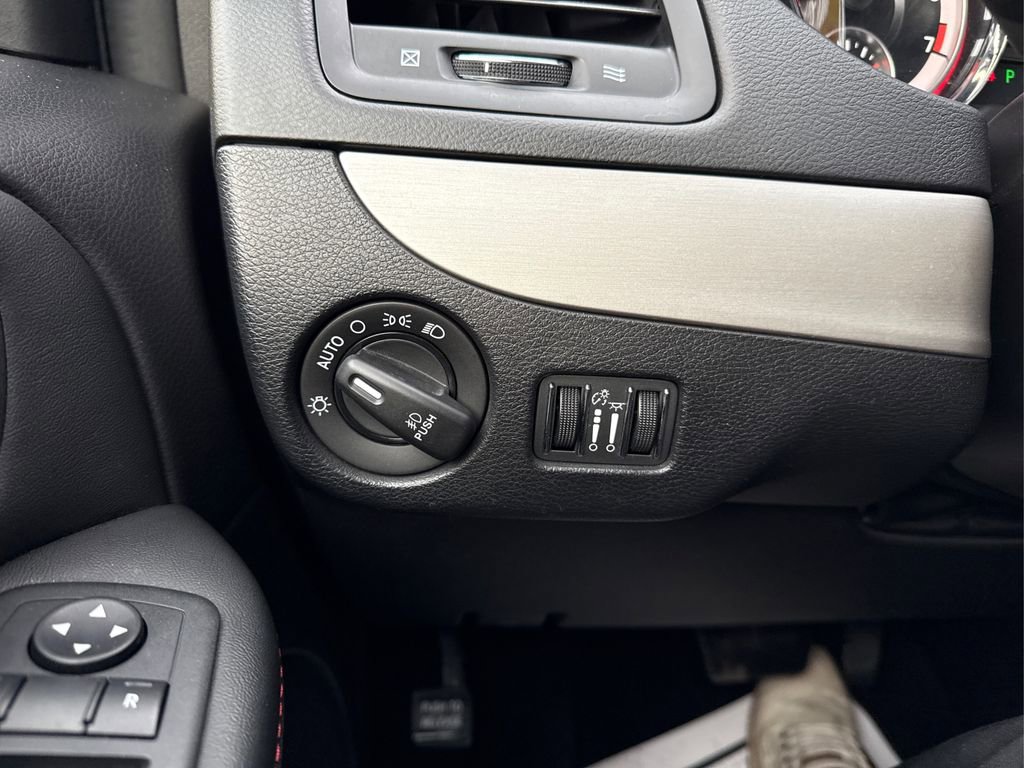 Used 2018 Dodge Grand Caravan GT image 25