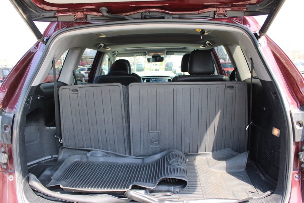 Used 2019 Toyota Highlander Limited image 11