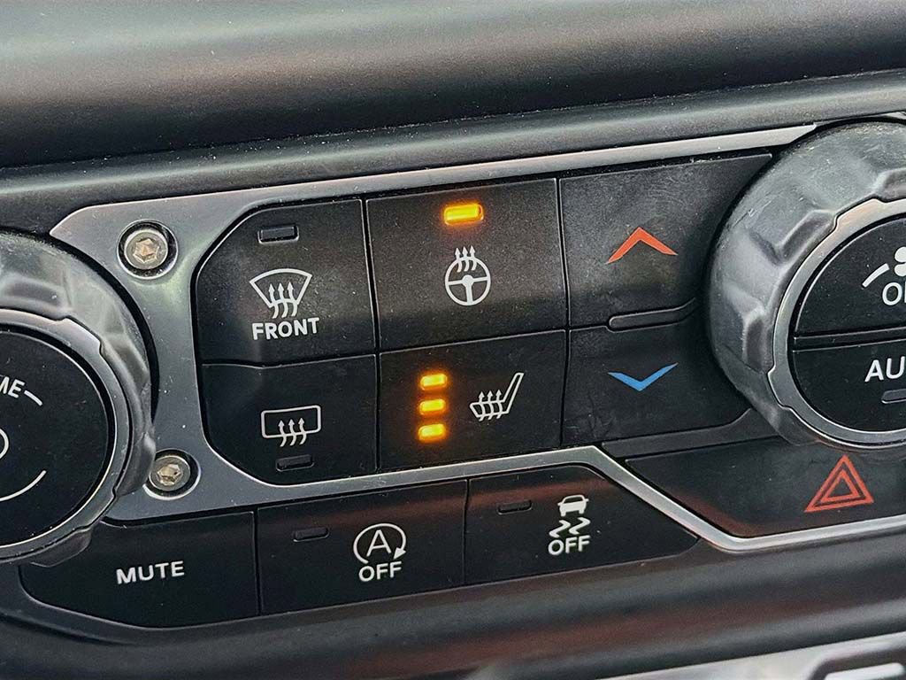 Used 2021 Jeep Wrangler Unlimited Sahara w/ Uconnect 4C Nav & Sound Group AWD/4WD image 36