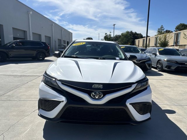 Used 2021 Toyota Camry SE w/ Convenience Package FWD image 2
