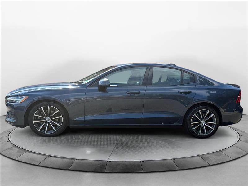 Used 2021 Volvo S60 T5 Momentum image 2