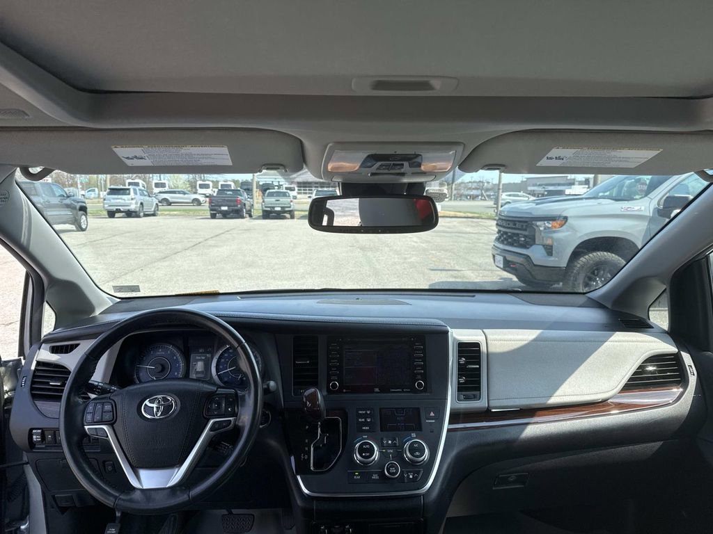Certified 2019 Toyota Sienna Limited Premium image 15