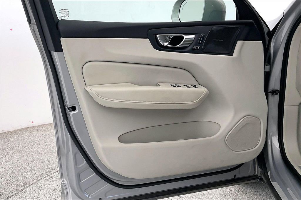 Certified 2023 Volvo XC60 B5 Ultimate w/ Climate Package image 24