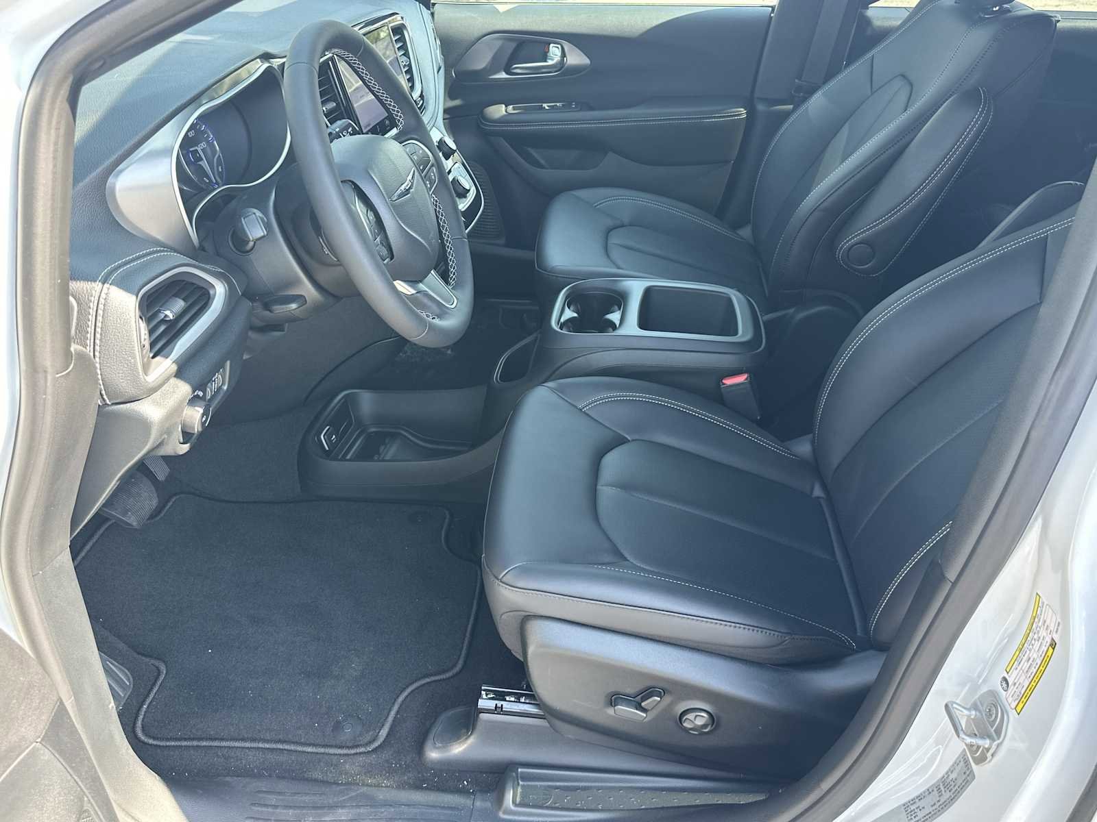 New 2026 Chrysler Pacifica Select FWD image 9