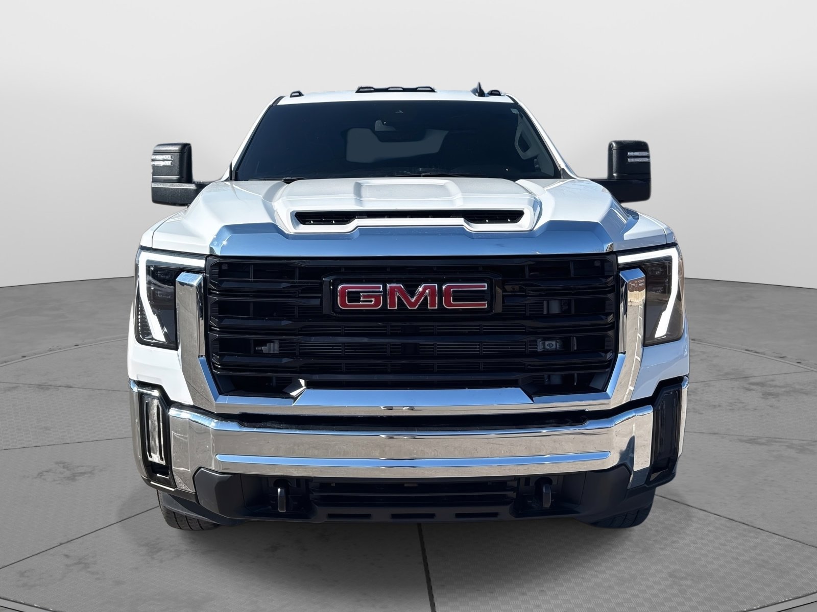 Used 2024 GMC Sierra 3500 Pro w/ Convenience Package image 2