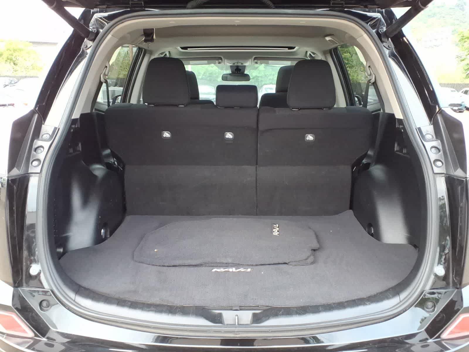 Used 2017 Toyota RAV4 XLE FWD image 6