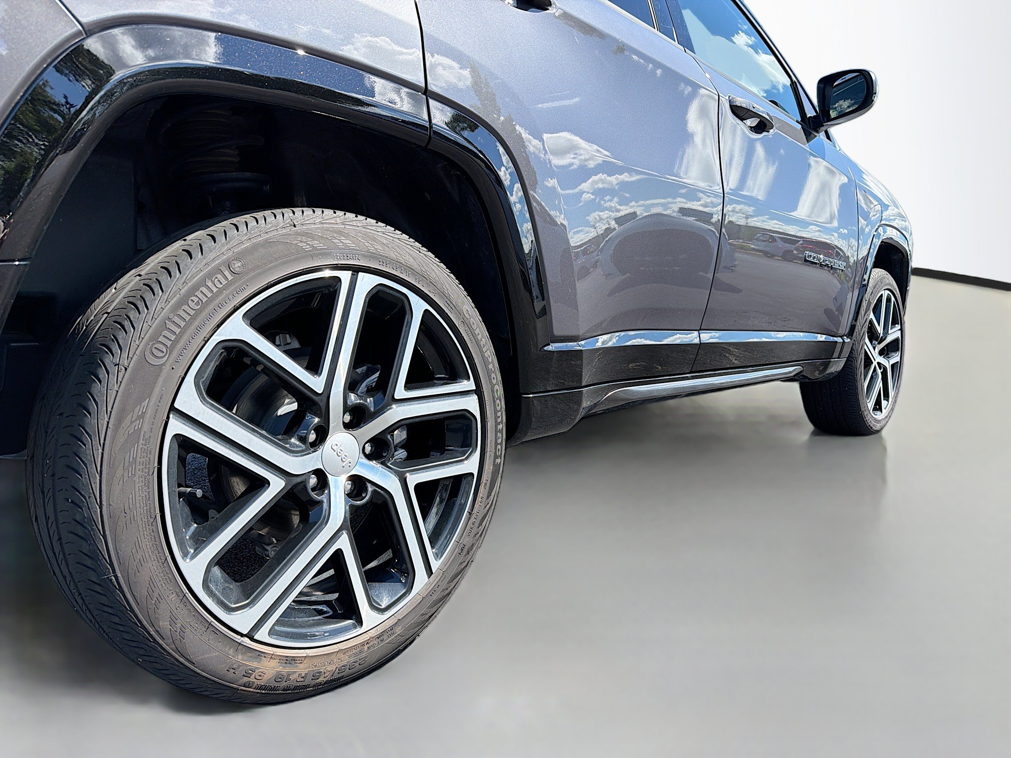 Used 2024 Jeep Compass Limited w/ Elite Group AWD/4WD image 15