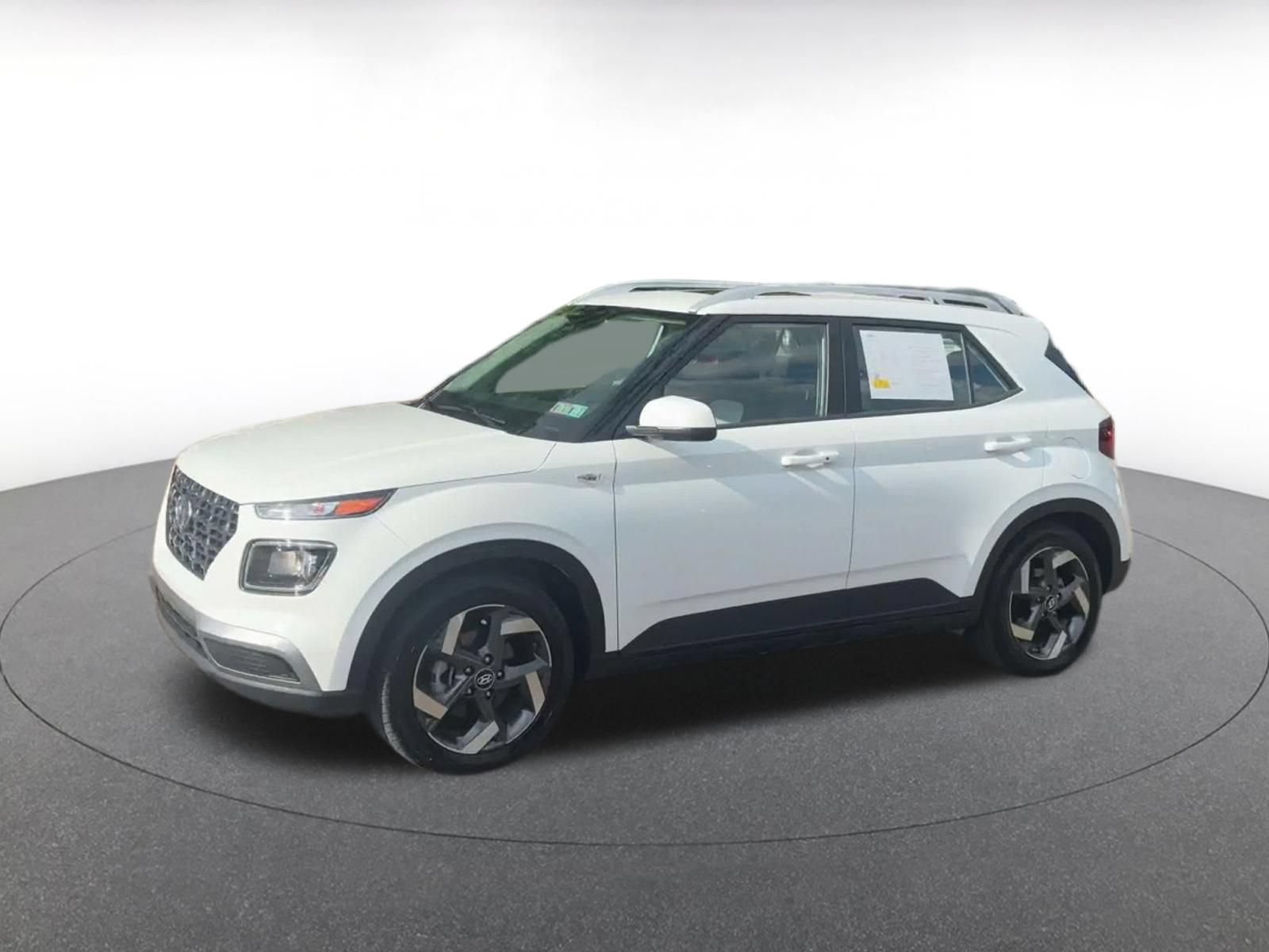 Used 2026 Hyundai Venue SEL FWD image 7