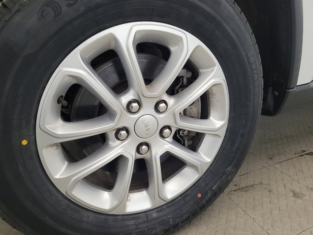 Used 2022 Jeep Grand Cherokee Laredo E image 31