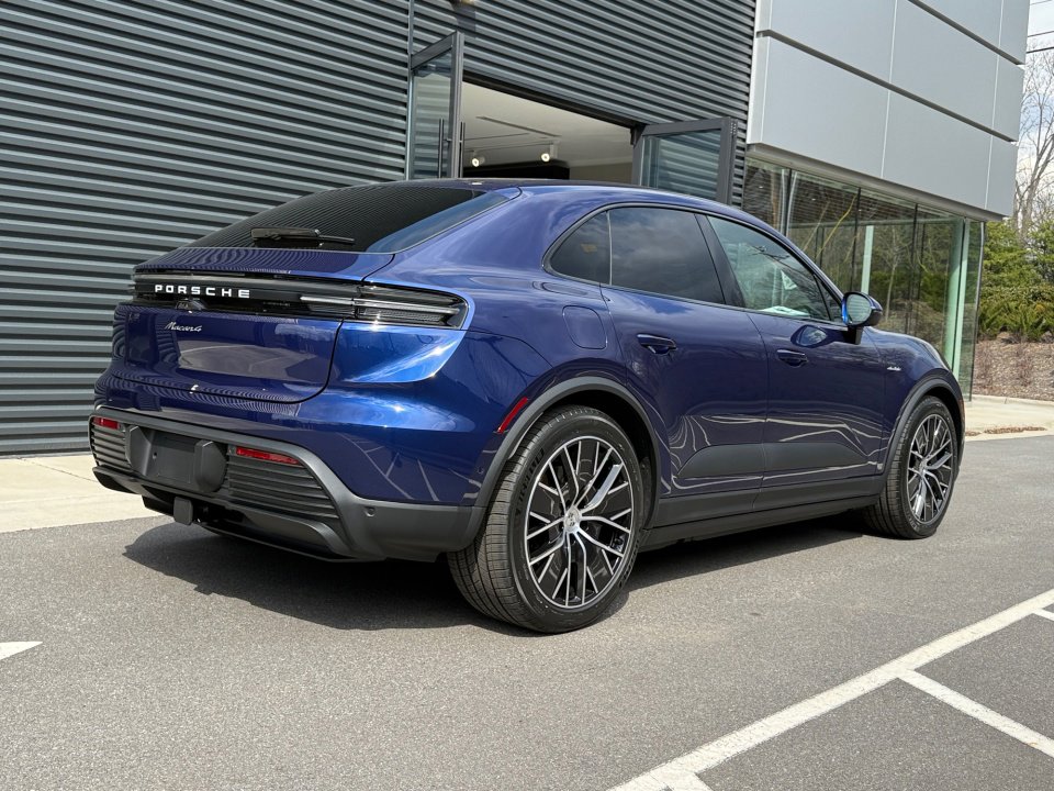 New 2026 Porsche Macan 4 Electric image 7