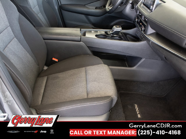 Used 2025 Nissan Rogue SV FWD image 13