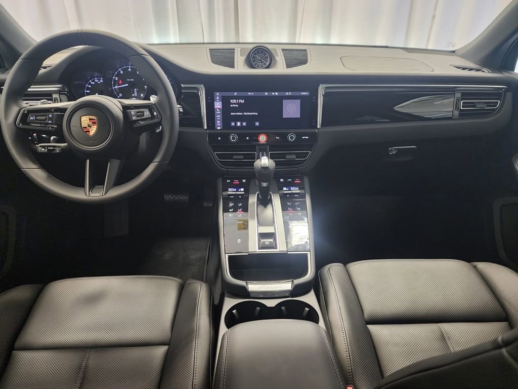Certified 2025 Porsche Macan image 6