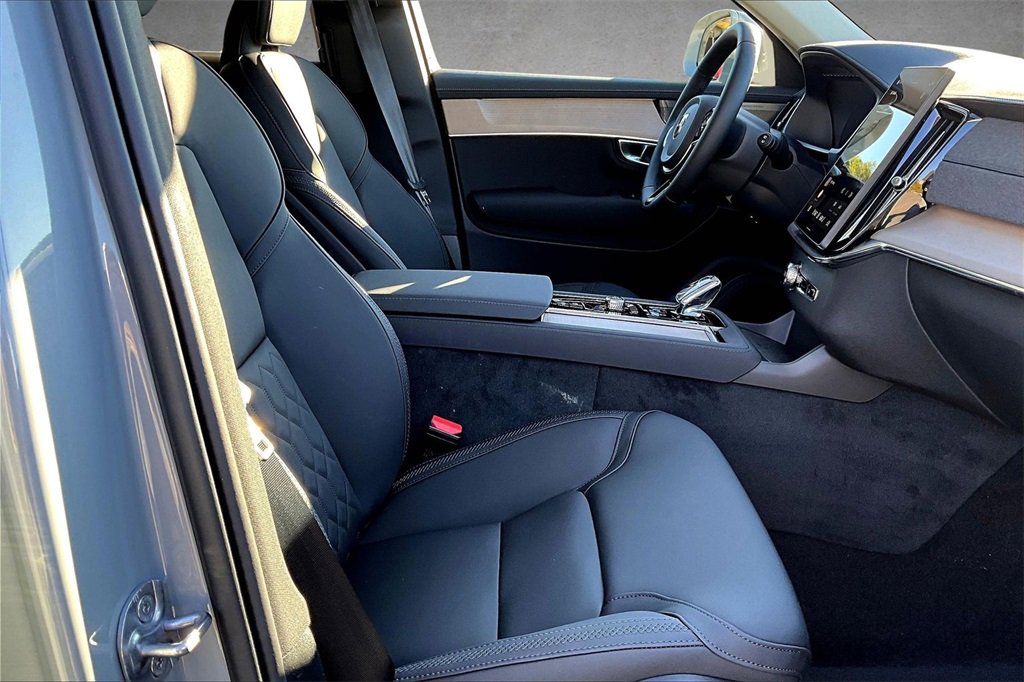 New 2026 Volvo XC90 B6 Plus w/ Protection Package Premier image 10