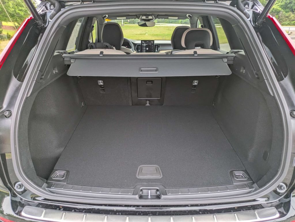 New 2026 Volvo XC60 B5 Core w/ Protection Package Premier AWD/4WD image 13
