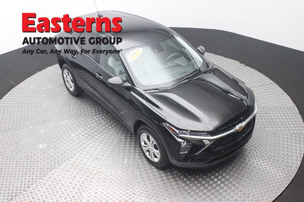 Used 2024 Chevrolet Trax LS FWD image 3