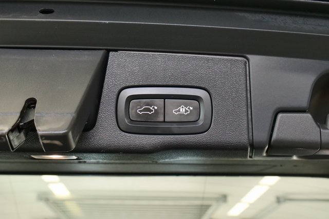 Used 2024 Volvo XC60 B5 Plus image 14