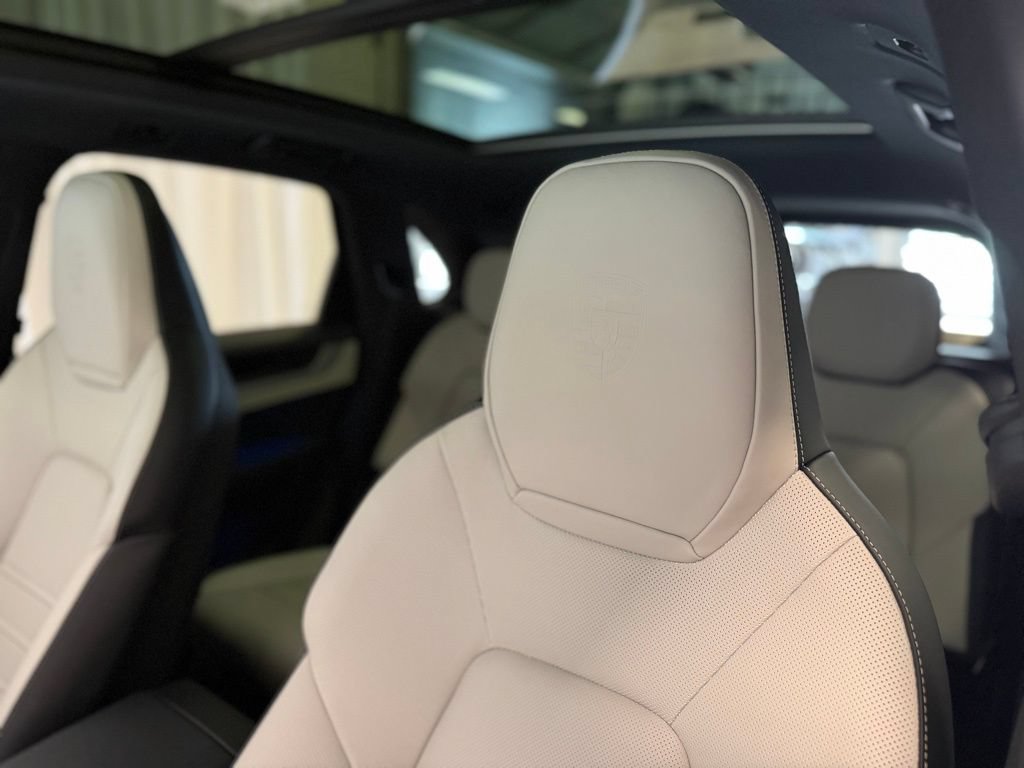 Certified 2026 Porsche Cayenne E-Hybrid AWD/4WD image 6