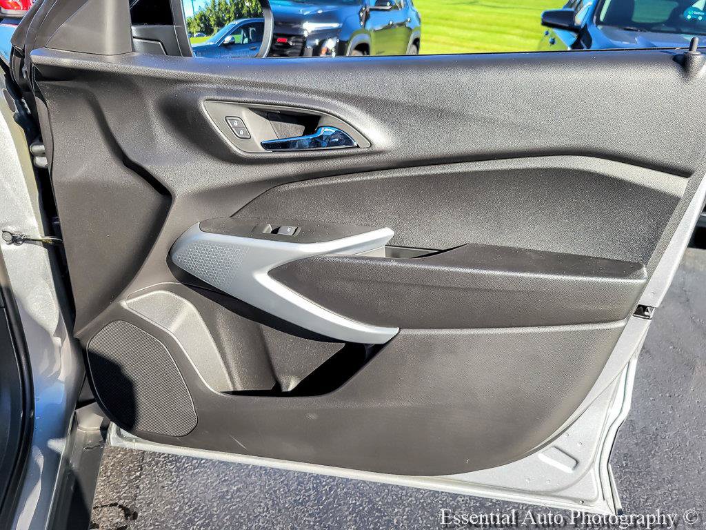 Used 2026 Chevrolet Trax RS w/ Sunroof Package FWD image 27