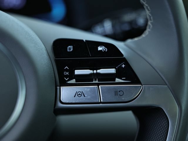 Used 2025 Hyundai Elantra Sport FWD image 33
