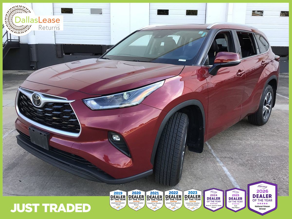 Used 2021 Toyota Highlander XLE AWD/4WD image 1