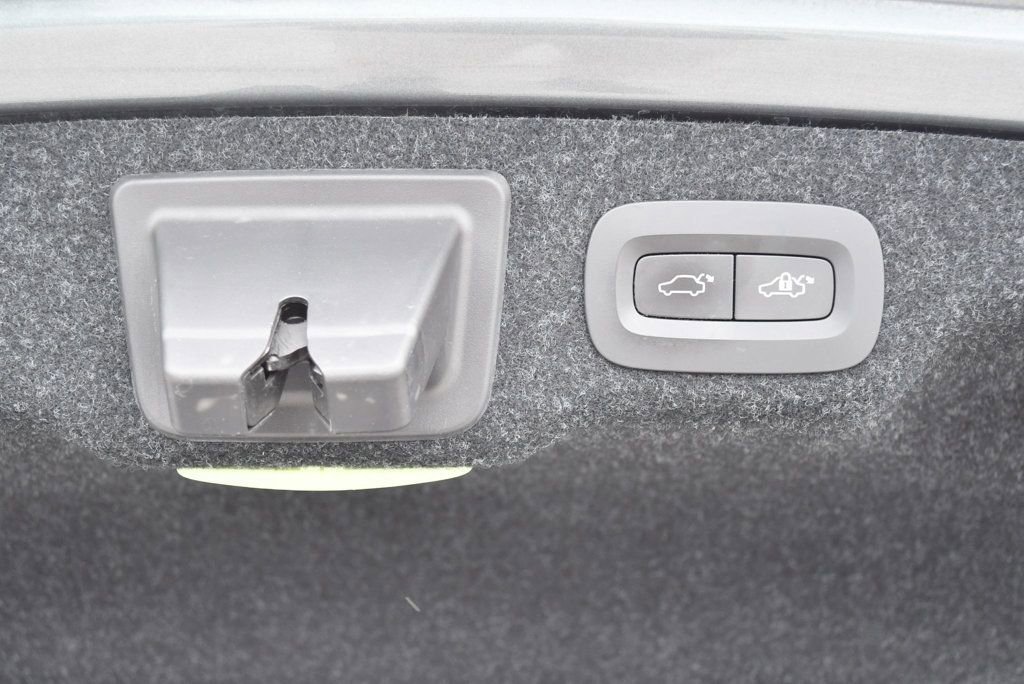 Used 2017 Volvo S90 T6 Inscription w/ Vision Package AWD/4WD image 18