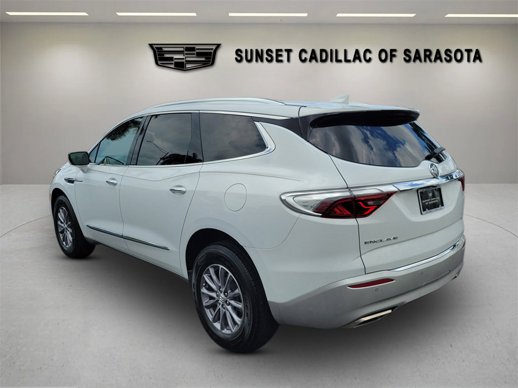 Used 2024 Buick Enclave Essence image 6