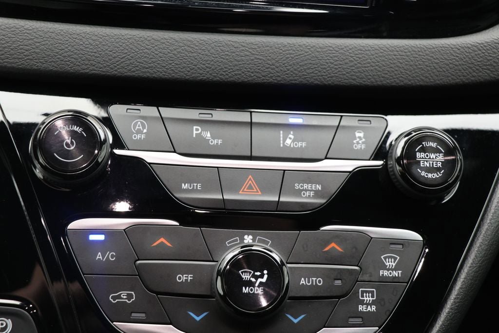 Used 2025 Chrysler Pacifica Select FWD image 22