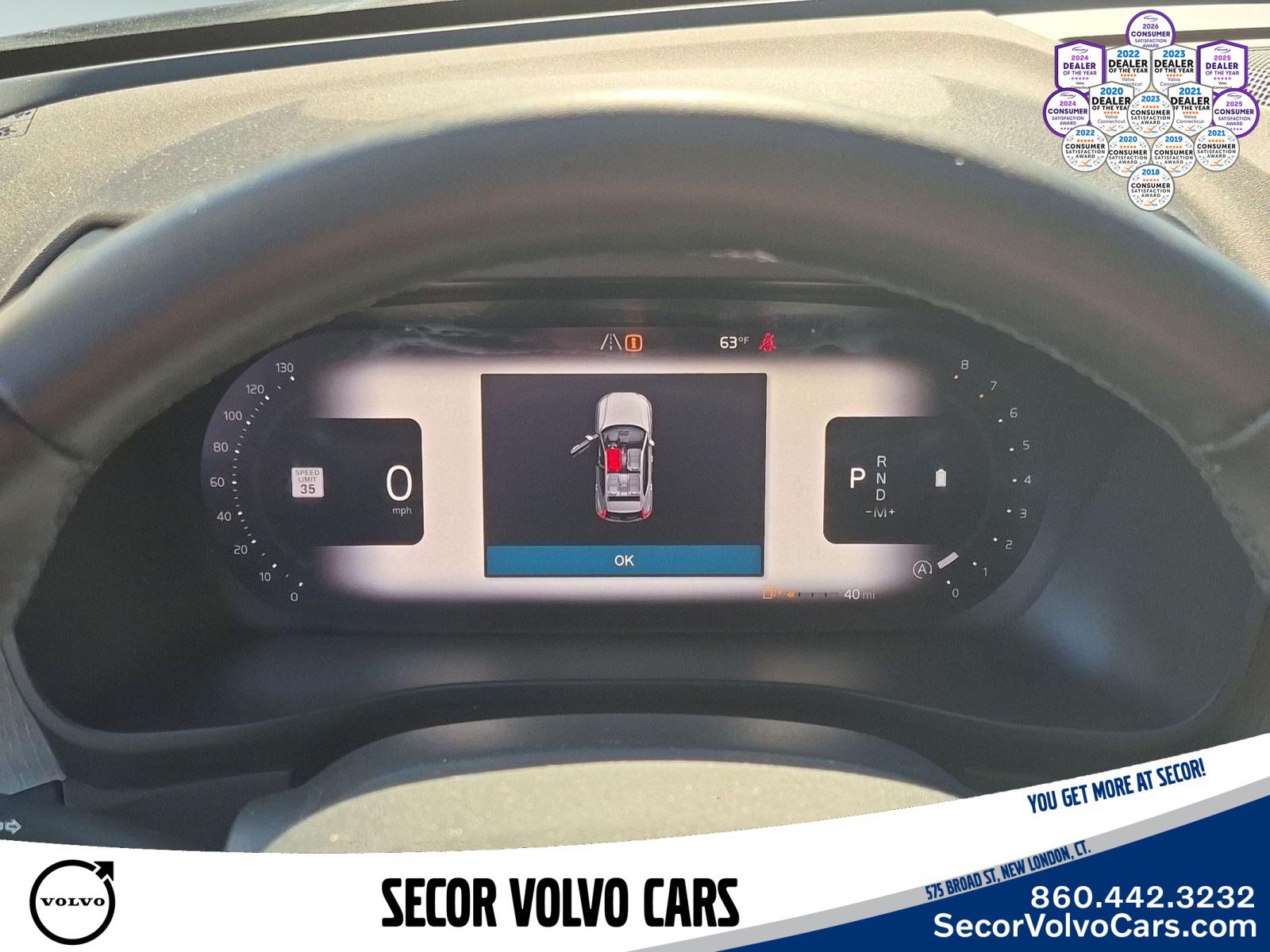 Used 2024 Volvo XC40 B5 Plus AWD/4WD image 12