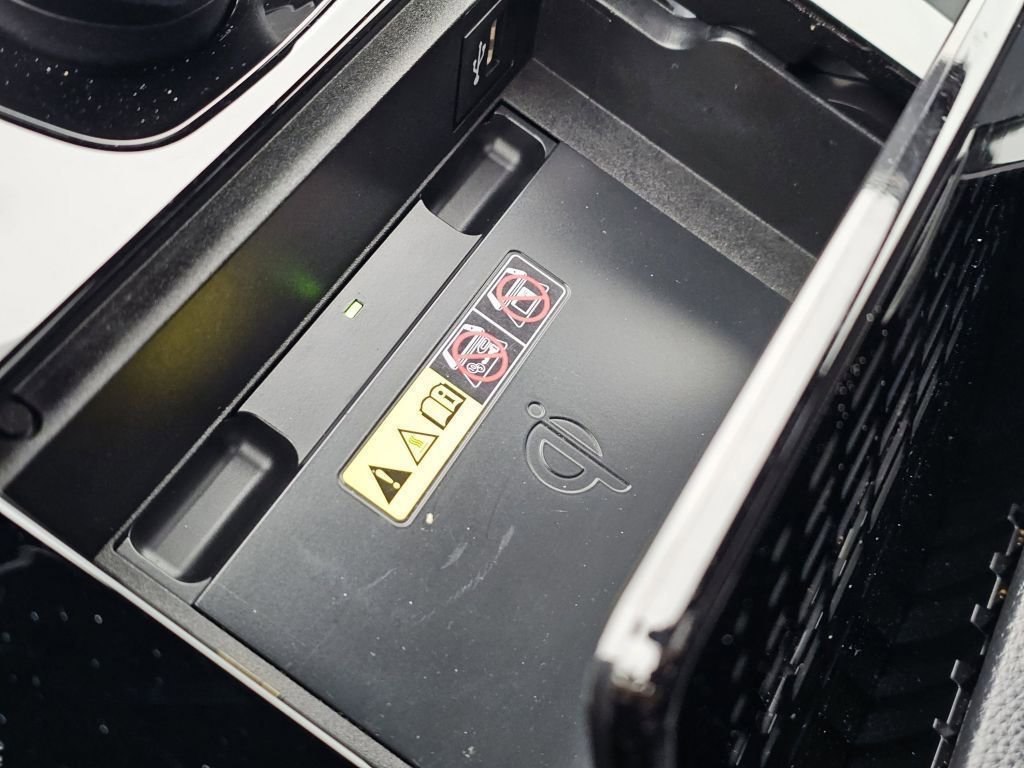 Used 2023 Toyota bZ4X Limited image 14