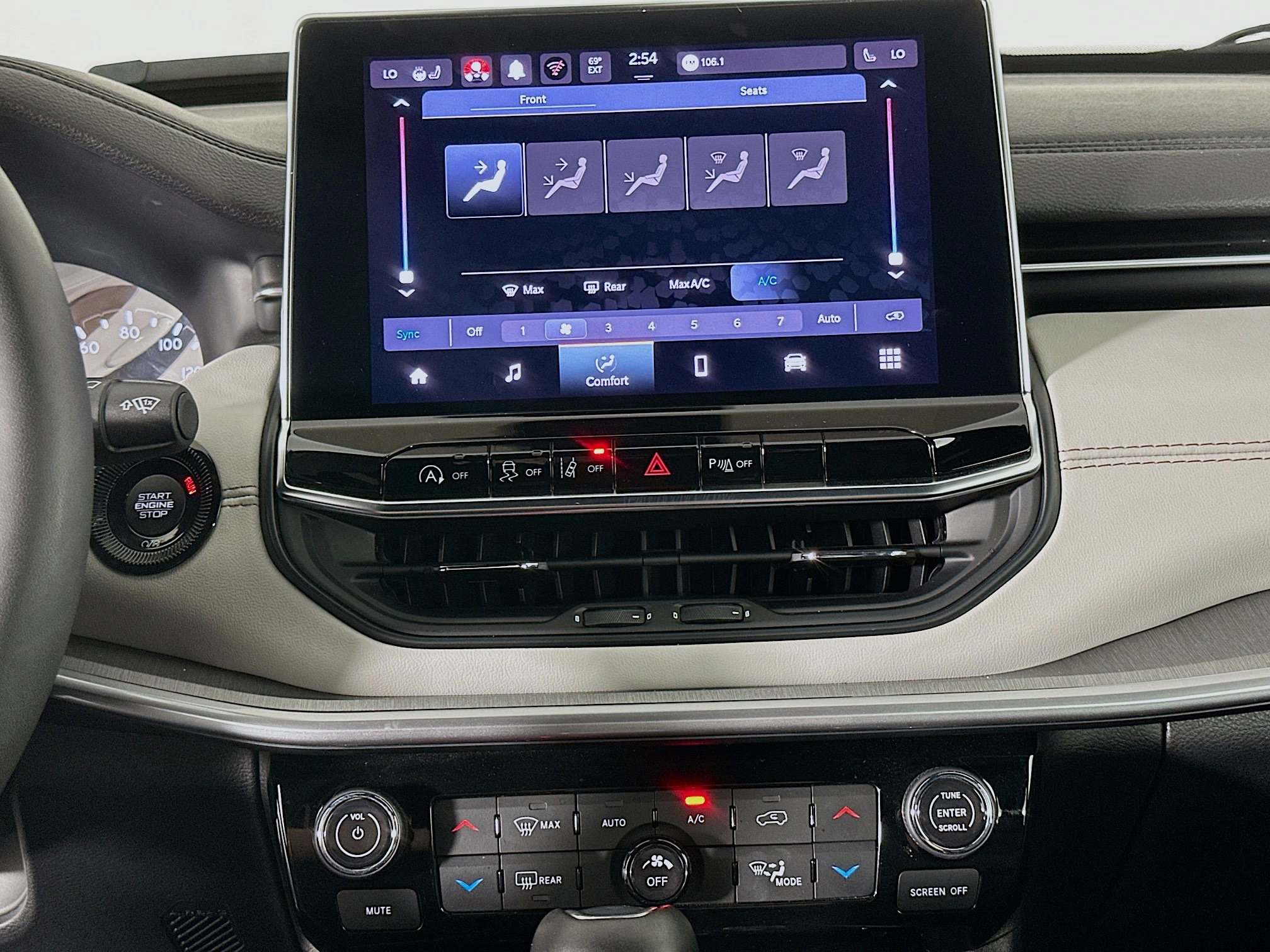 Used 2025 Jeep Compass Limited image 23