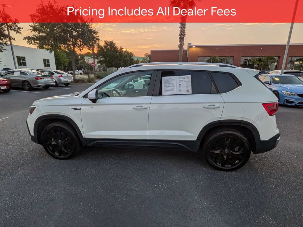 Used 2022 Volkswagen Taos SE w/ Panoramic Sunroof Package FWD image 7