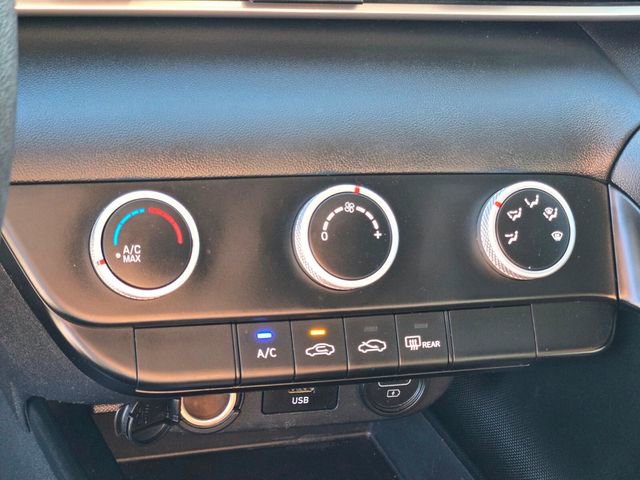 Used 2023 Hyundai Elantra SE image 30