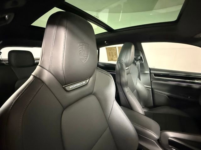 Used 2025 Porsche Macan 4S Electric image 31
