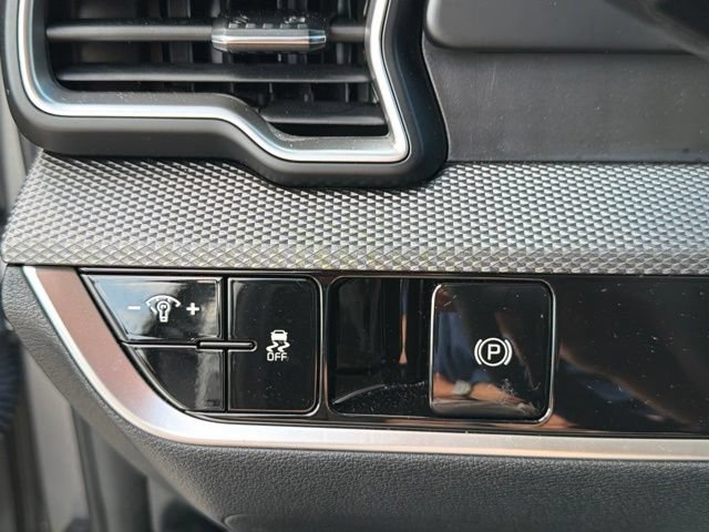 Used 2025 Kia Sportage LX FWD image 27