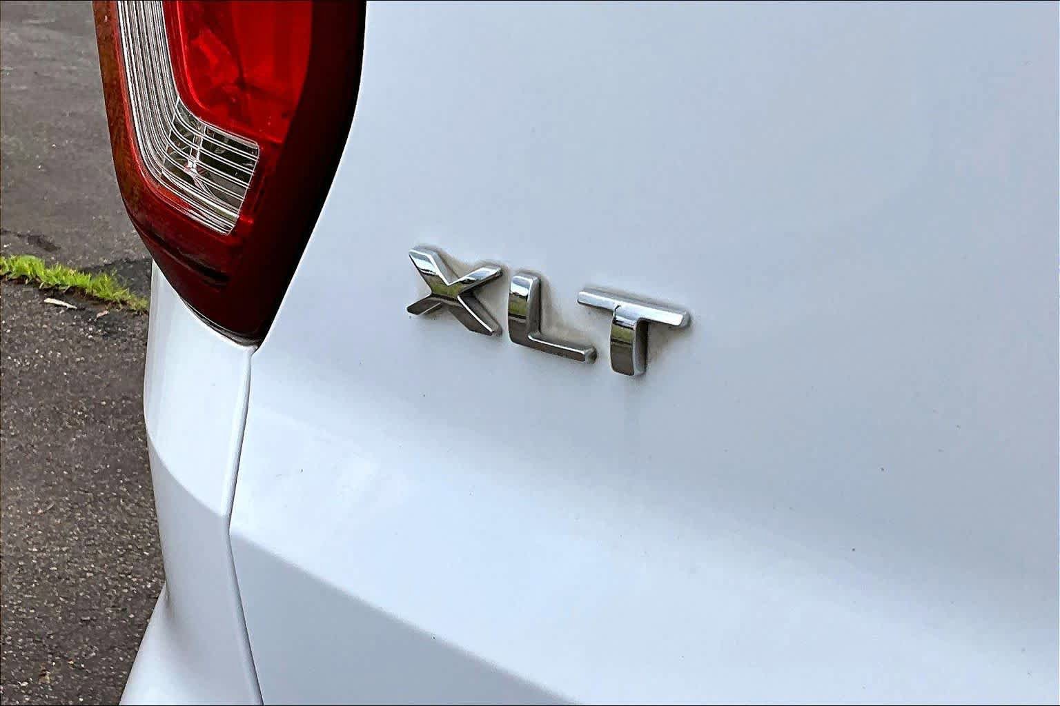 Used 2019 Ford Explorer XLT w/ Class III Trailer Tow Package FWD image 9