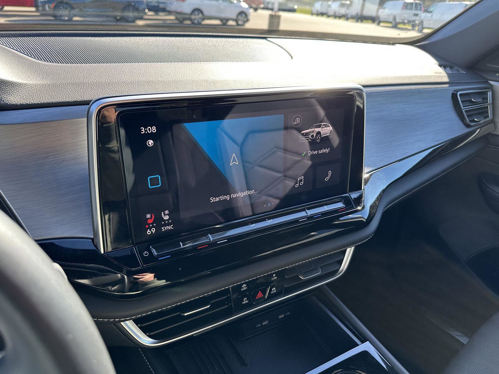 Used 2025 Volkswagen Atlas Cross Sport SE image 33