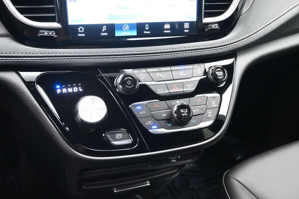 New 2027 Chrysler Pacifica Select FWD image 14