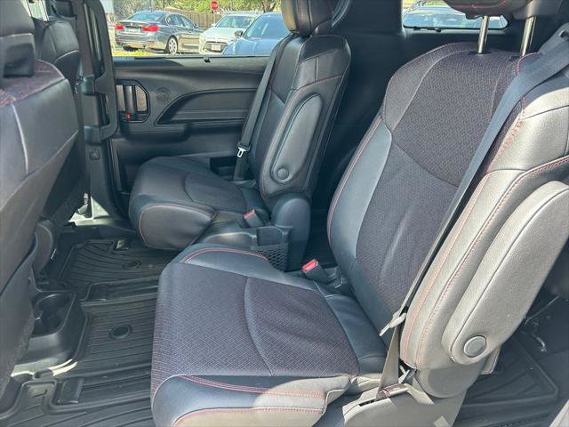 Certified 2025 Toyota Sienna XSE w/ XSE Premium Package AWD/4WD image 18