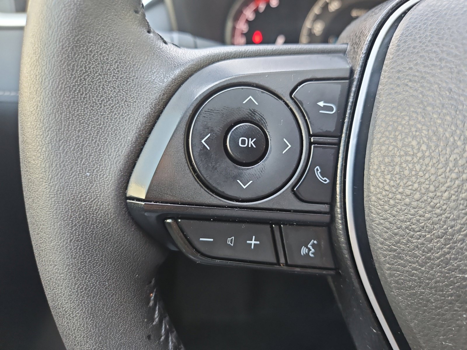 Used 2025 Toyota RAV4 XLE Premium FWD image 30