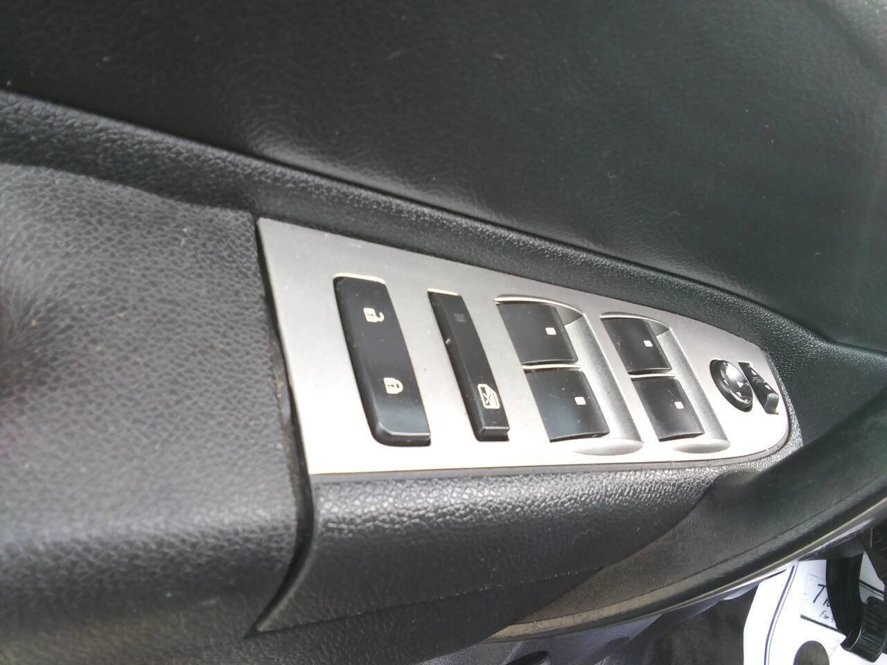 Used 2014 Chevrolet Silverado 2500 LT w/ Custom Sport Truck Package image 17