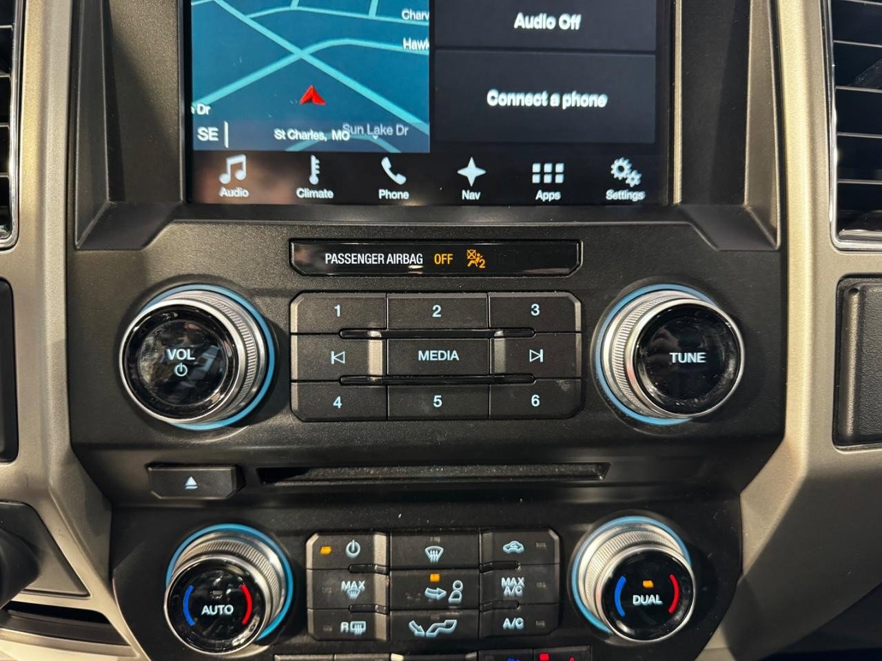 Used 2018 Ford F150 Lariat w/ Equipment Group 502A Luxury image 19