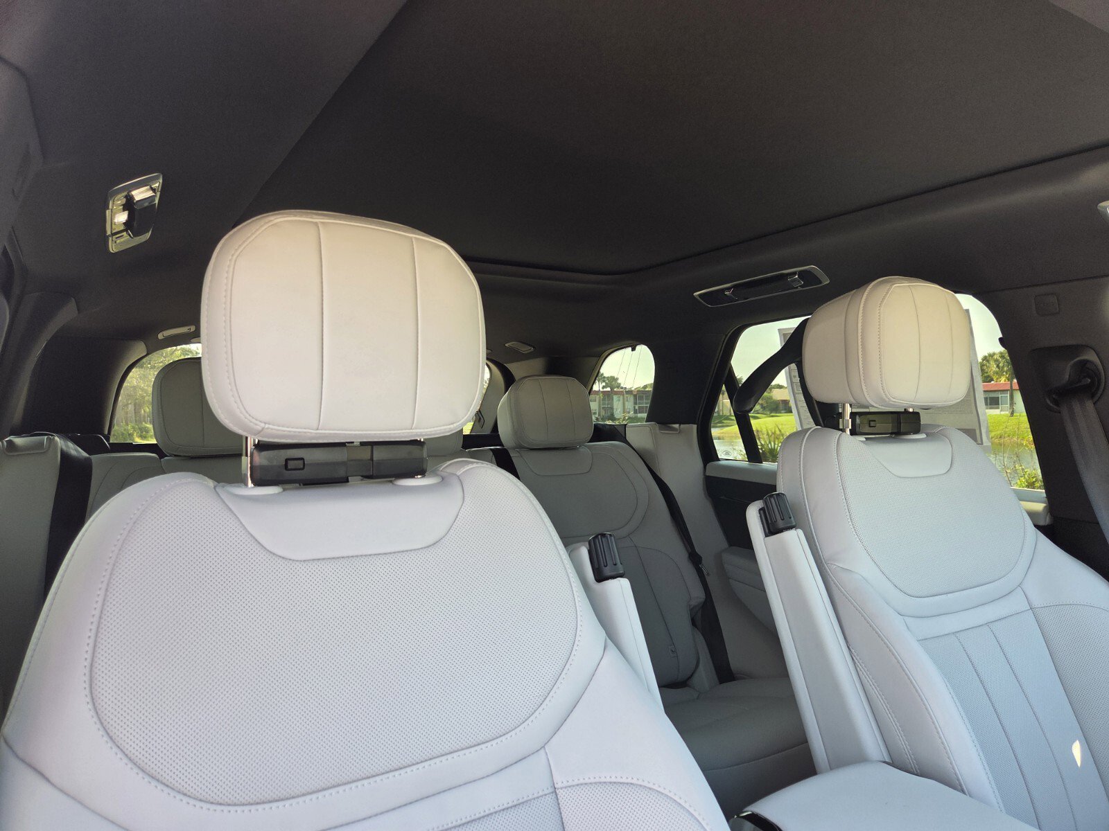 New 2025 Land Rover Range Rover Sport SE image 13