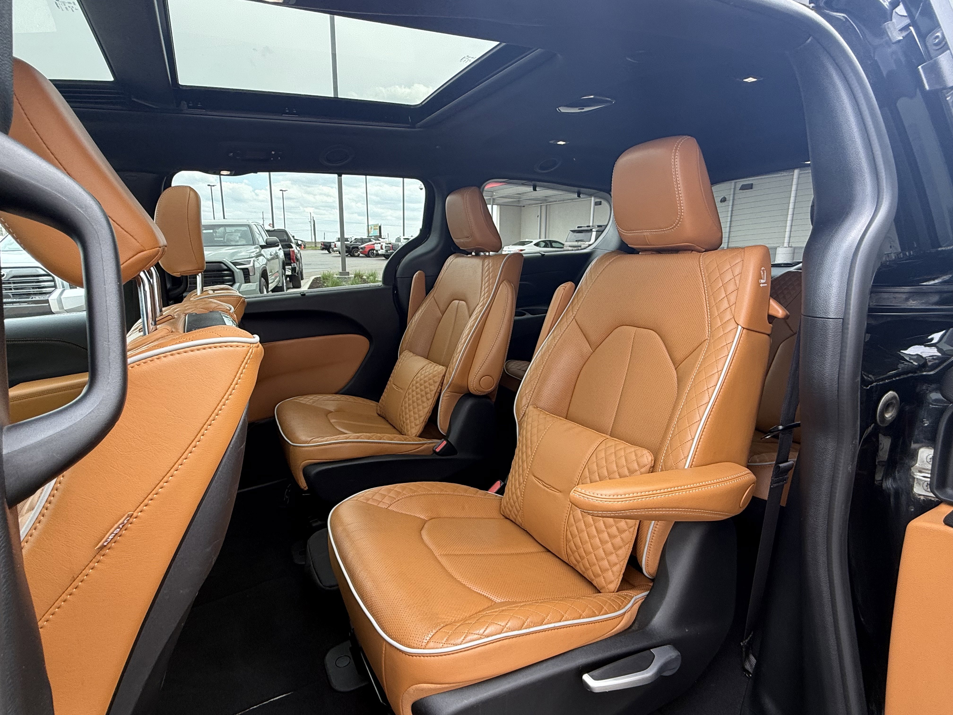 Used 2023 Chrysler Pacifica Pinnacle image 7