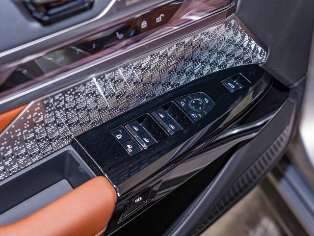 Used 2026 BMW 740i xDrive w/ Premium Package image 14