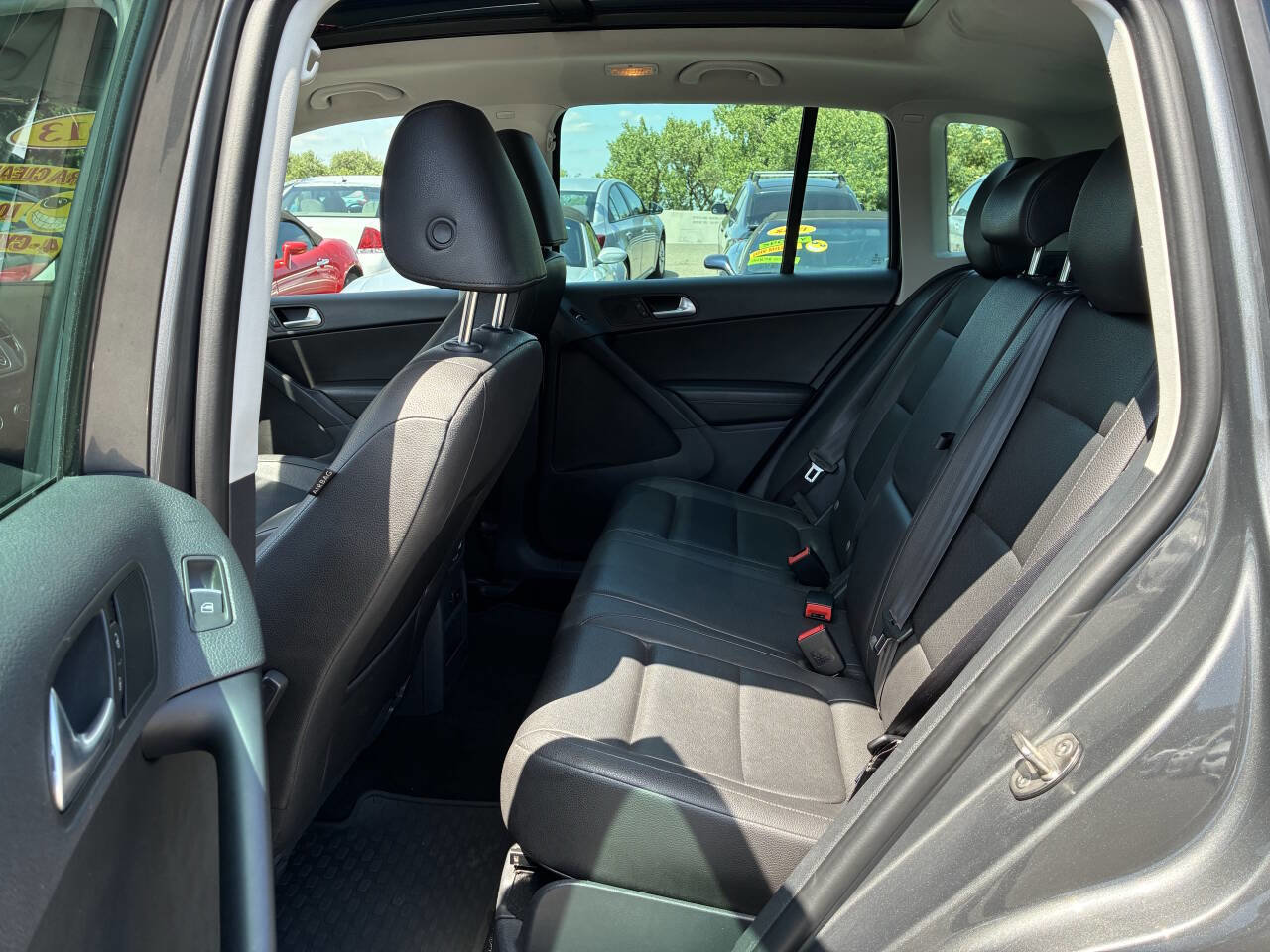 Used 2013 Volkswagen Tiguan SE FWD image 4