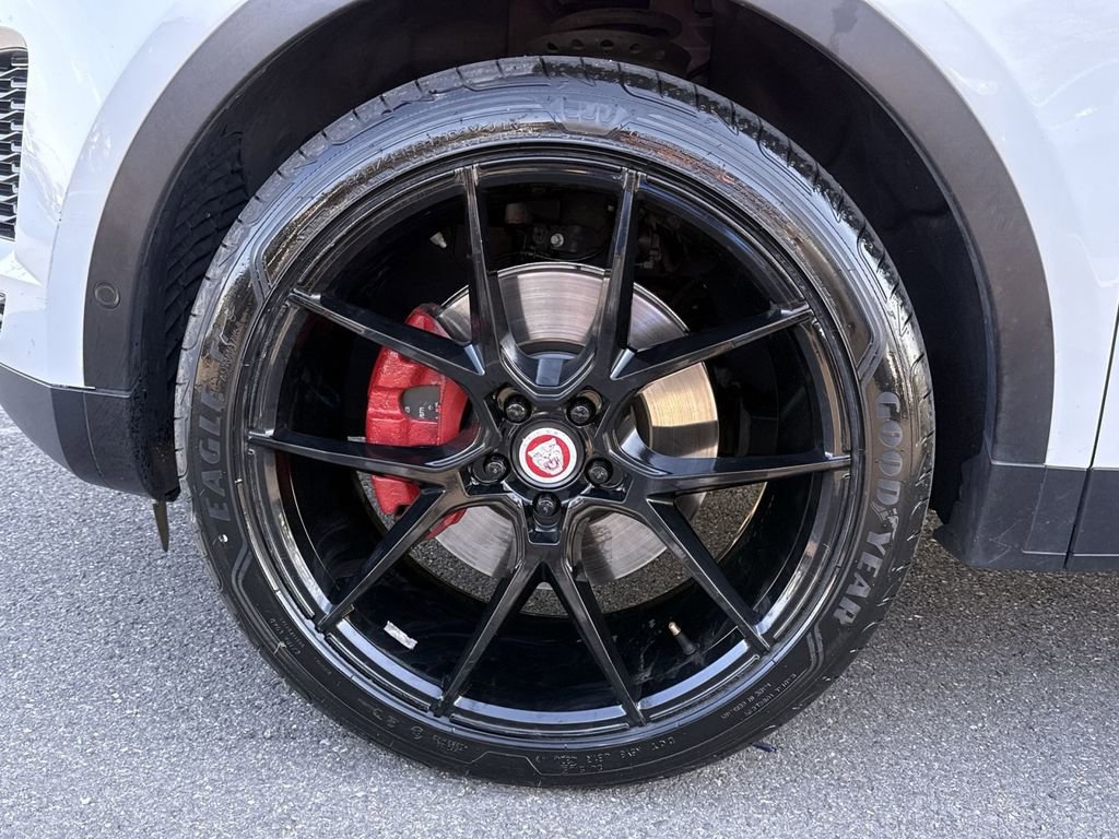 Used 2019 Jaguar E-PACE SE image 12