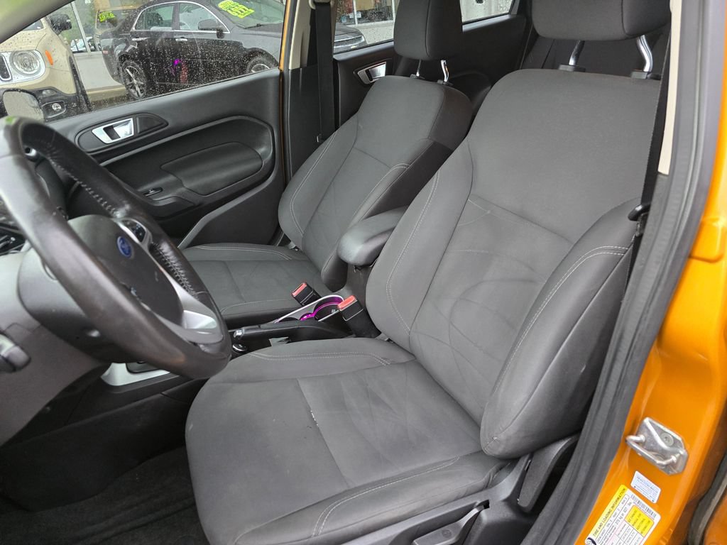 Used 2016 Ford Fiesta SE w/ SE Black Package FWD image 17