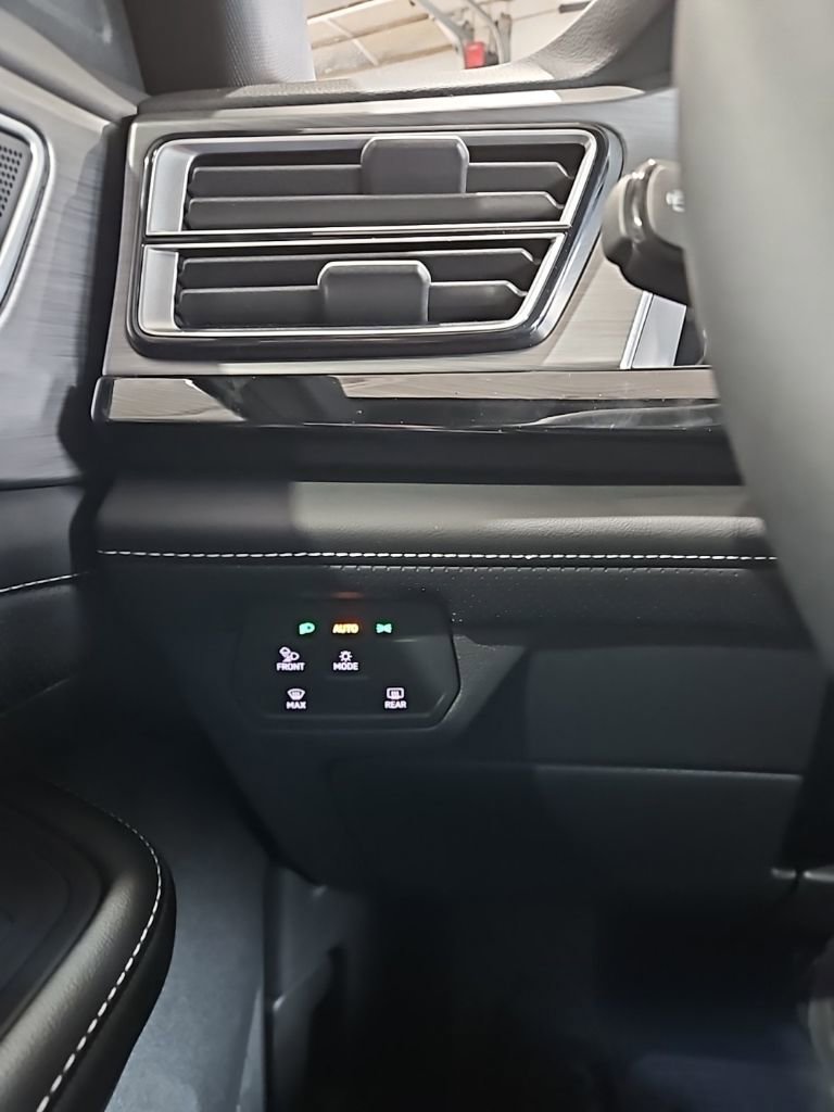 New 2026 Volkswagen Atlas Cross Sport SE image 36