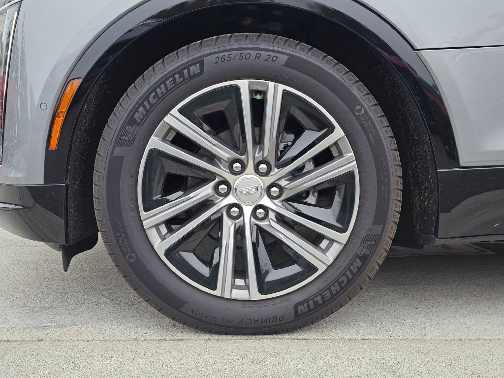 Certified 2024 Cadillac Lyriq Luxury AWD/4WD image 9