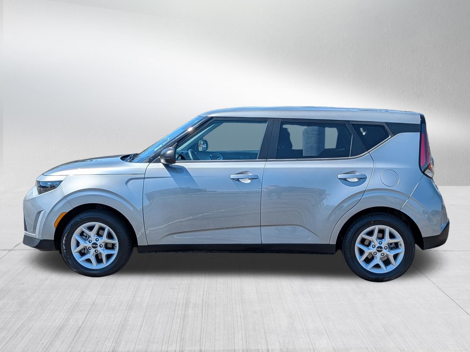 Certified 2023 Kia Soul LX w/ Option Group 015 FWD image 4